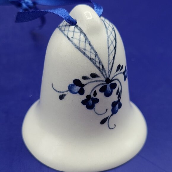 Two Blue White Porcelain Bells Delft Bird Floral 4" and Unknown Signed Floral 2" - Picture 11 of 13